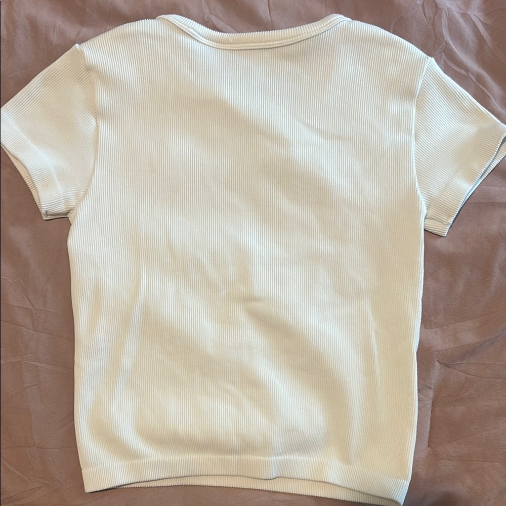 GILLY HICKS, Hollister; White Ribbed T-Shirt - Picture 2 of 4